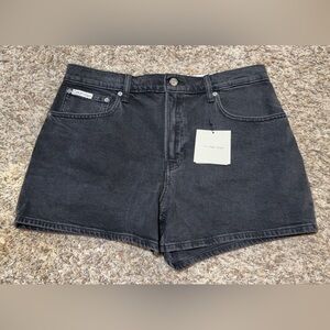 Calvin Klein 32W women’s black denim shorts